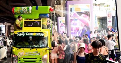 สาดความซ่ากระหึ่มทั่วประเทศ! “เอส” เปิดตัว “est Shoot Salty Lemonade” ยึดแลนด์มาร์คสาดน้ำทั่วไทย บูสทะลุกราฟให้ฉ่ำช่วงสงกรานต์
