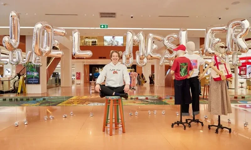 ห้างสรรพสินค้าเซ็นทรัลชิดลม จับมือ Joel Mesler จัดนิทรรศการ “JOEL MESLER THE EXPERIENCE” ถ่ายทอดโลกแห่งสีสันและข้อความอันเป็นเอกลักษณ์ของศิลปิน ผ่านอาร์ตอินสตอลเลชันและกิจกรรมอินเตอร์แอคทีฟสุดสร้างสรรค์