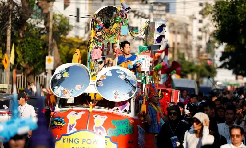 เริ่มแล้ววันนี้! คิง เพาเวอร์ ฉลองปีใหม่ไทยอย่างยิ่งใหญ่ ในงาน “อภิมหาสงกรานต์รางน้ำ THE JOY OF THAI ตะลุยสุข สนุกไทย”