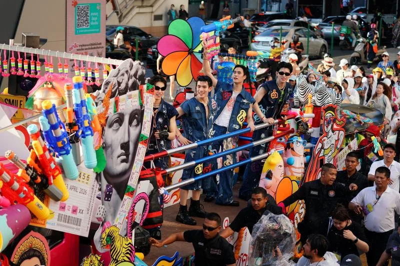 คิง เพาเวอร์ จัดงาน “อภิมหาสงกรานต์รางน้ำ THE JOY OF THAI ตะลุยสุข สนุกไทย” รวมมิตร อภิ ‘มาหา’ ความมันส์” จัดเต็มมหกรรมความบันเทิง ตั้งแต่วันนี้ถึงวันที่ 14 เม.ย. นี้