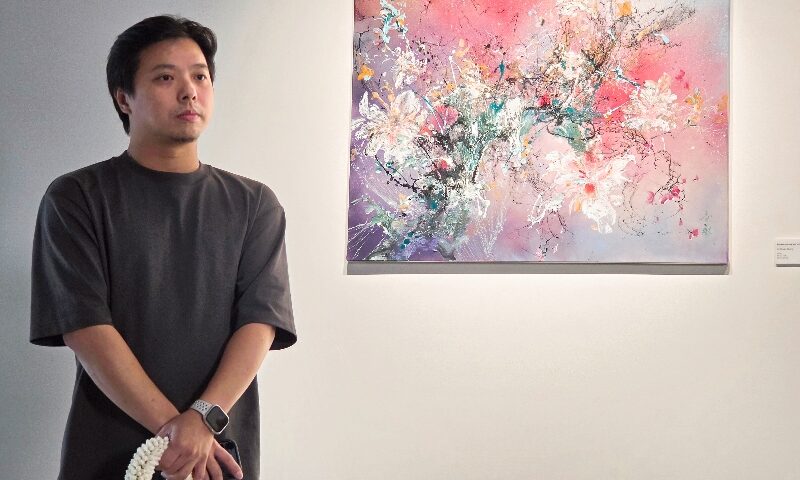 ชวนเพลิดเพลินกับ “Stillness in Bloom” นิทรรศการเดี่ยวครั้งแรกในประเทศไทยของ Yu Chuan Chang จากแรงบันดาลใจของพวงมาลัยสู่จิตรกรรมดอกไม้