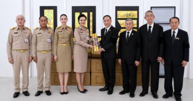 สมาคมวิเทศพาณิชย์ไทย-จีน มอบกระดาษทองย่น สนับสนุนการจัดสร้างพระเมรุมาศ ถวายเป็นพระราชกุศลแด่ สมเด็จพระนางเจ้าสิริกิติ์ พระบรมราชินีนาถ พระบรมราชชนนีพันปีหลวง