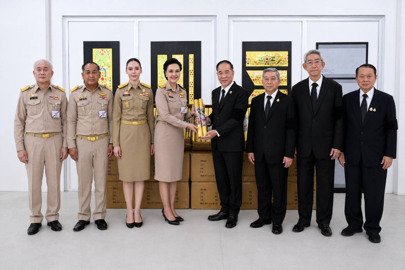 สมาคมวิเทศพาณิชย์ไทย-จีน มอบกระดาษทองย่น สนับสนุนการจัดสร้างพระเมรุมาศ ถวายเป็นพระราชกุศลแด่ สมเด็จพระนางเจ้าสิริกิติ์ พระบรมราชินีนาถ พระบรมราชชนนีพันปีหลวง